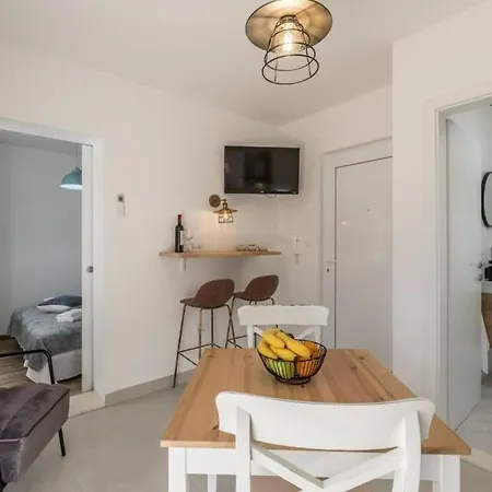 Apartment By Joe Jr. *
