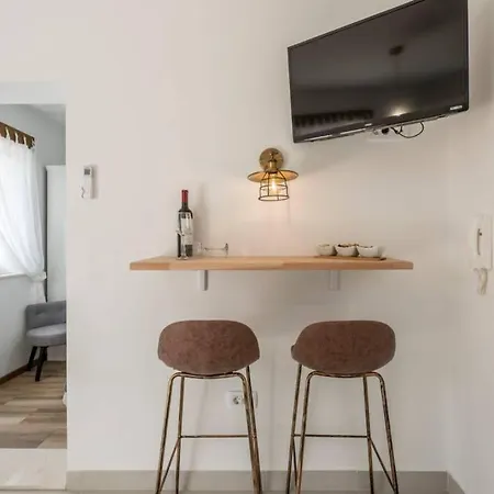 Apartment By Joe Jr.