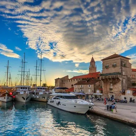 By Joe Jr. Apartment Trogir
